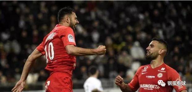  布雷斯特门将神勇发挥，法甲最佳扑救候选实至名归